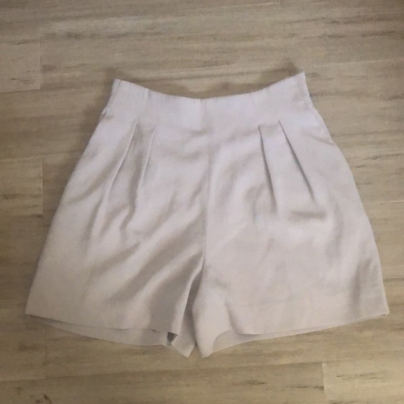 Aritzia babaton high rise pleated beige shorts - Picture 3 of 9